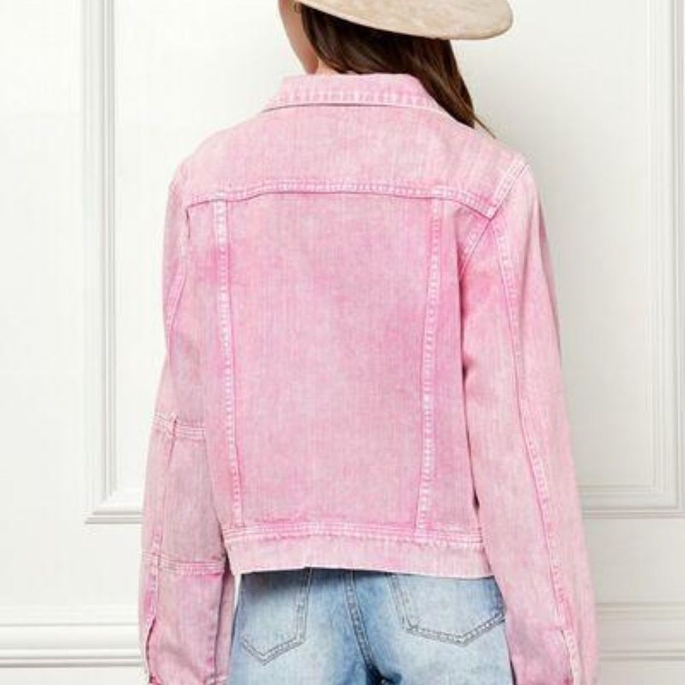 Veveret Button Up Cropped Denim Jacket - Picture 2 of 2